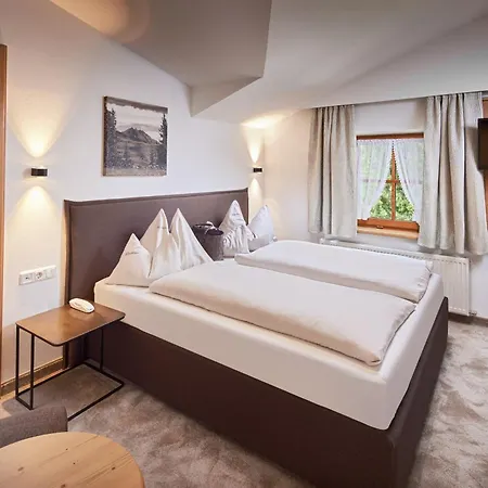 Habachklause Familien Bauernhof Hotel 4*