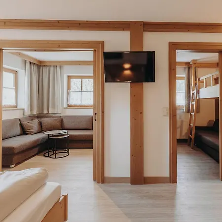 Habachklause Familien Bauernhof Hotel 4*